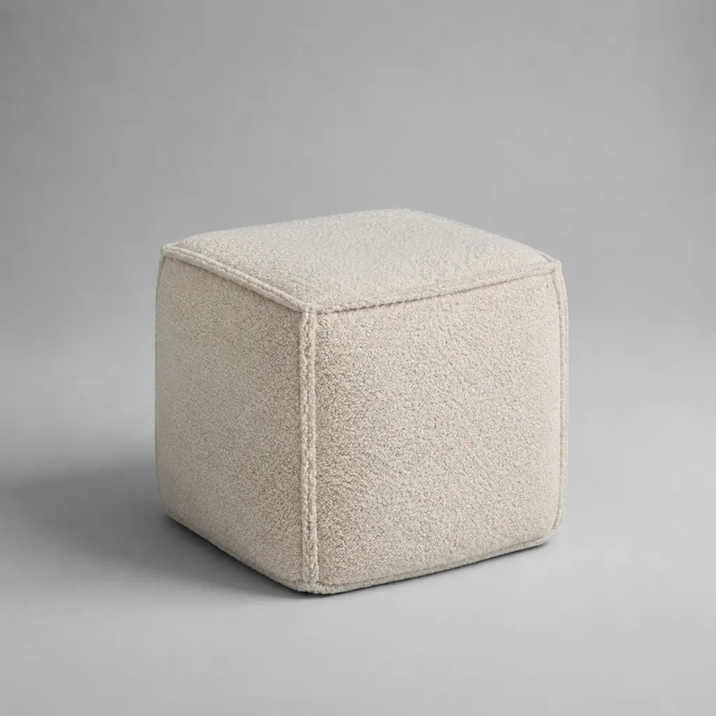 Pouf poggiapiedi cubico imbottito in tessuto bouclé crema, 40 x 40 x 40 cm